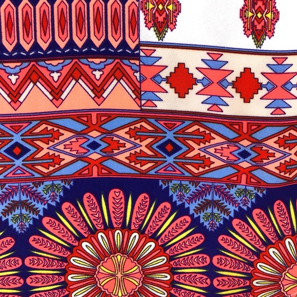 Bebe Chain Key Hole Printed Tank Top - Picture 6 of 7